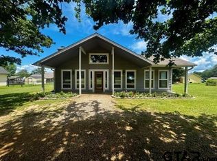 411 Cimarron Trl, Holly Lake Ranch, TX 75765