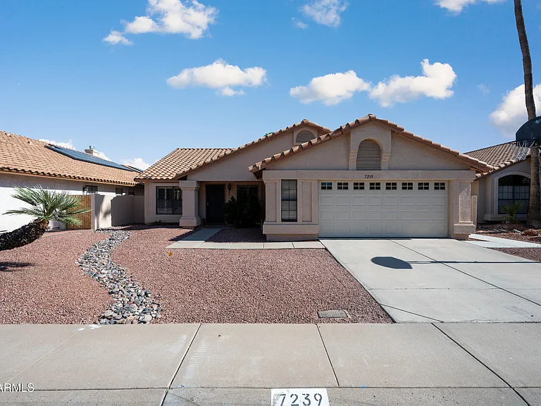 7239 W Morrow Dr — Photo 1