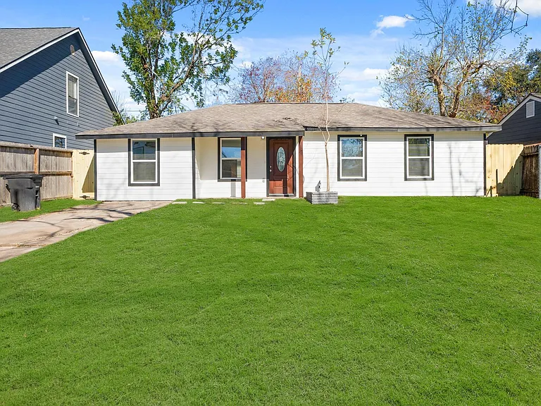 5123 Ridgeway Dr — Photo 2