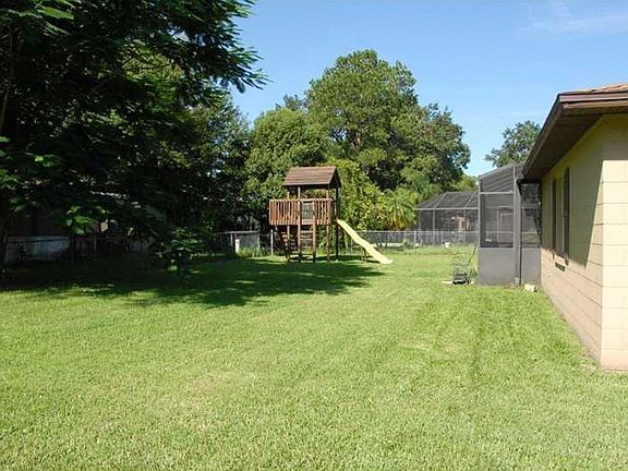 4th image of 2402 Sweetbriar Ct