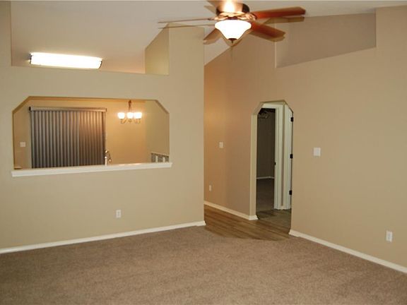 5th image of 1703 Twin Oaks Dr