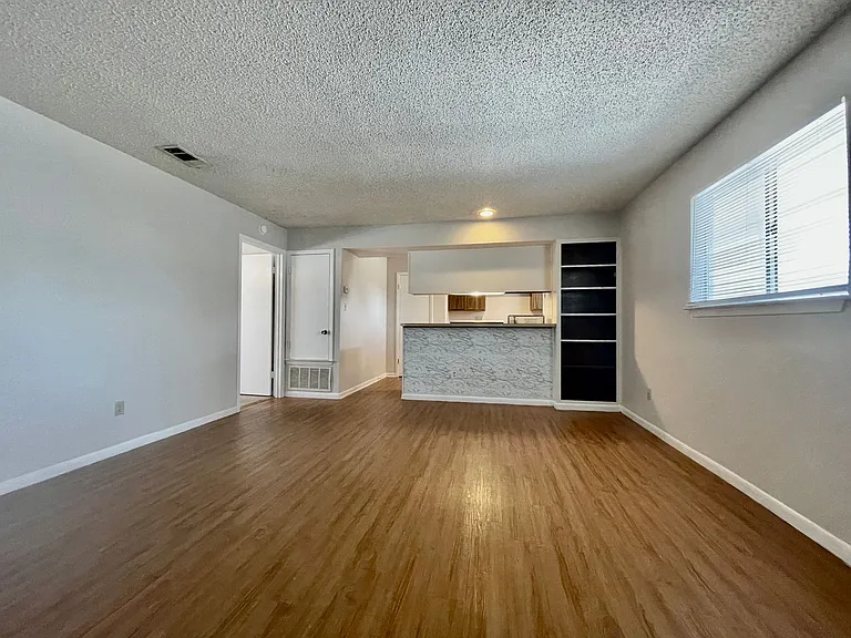 LBJ Apartments — Photo 19