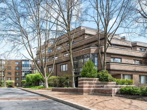 601 Mulberry Pl APT 3B, Highland Park, IL 60035