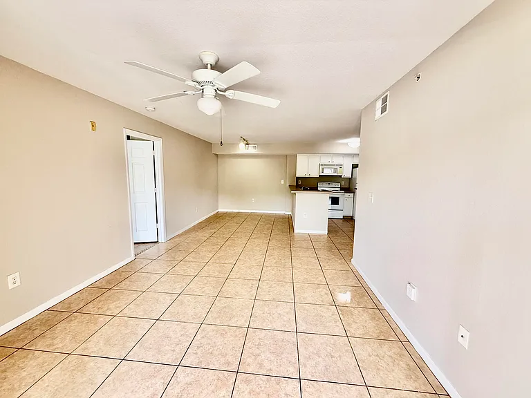 181 SW Palm Dr #103 — Photo 13