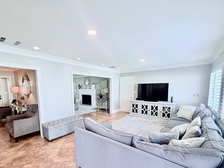 5354 Sierra Vista Ave — Photo 6