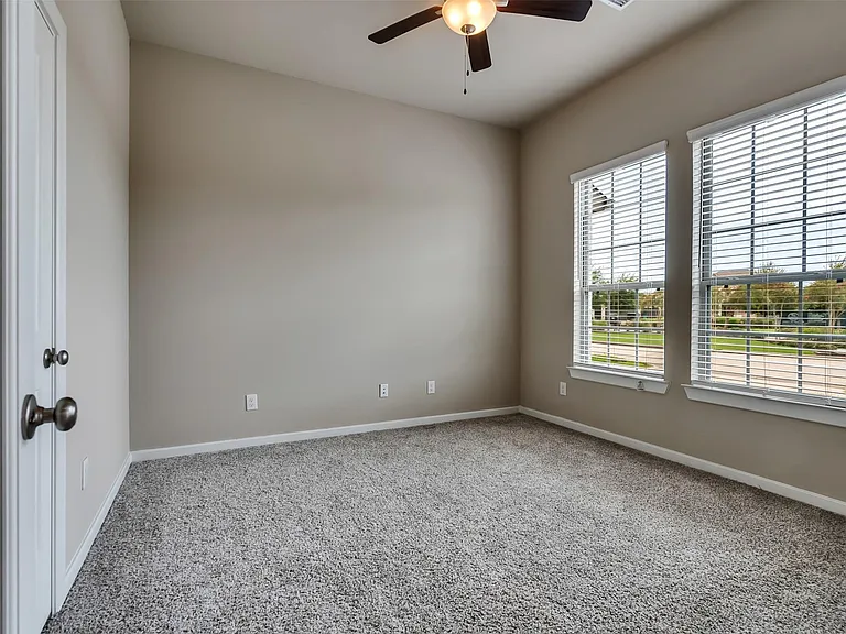 8510 Amber Bend Dr — Photo 34