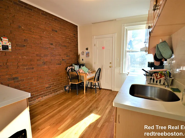 6 Colliston Rd — Photo 3