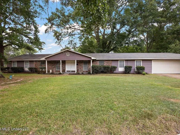 1204 Deerfield Ln, Jackson, MS 39211