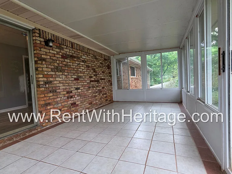6190 Knights Ln — Photo 16