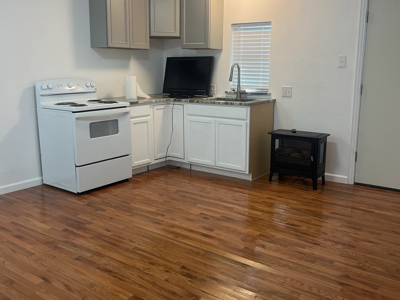 1 bed, $1,200 — Photo 4