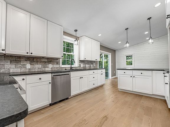 2nd image of 4638 Wallace Rd