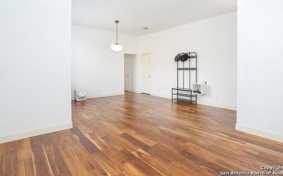 5th image of 9707 Emerald Pl