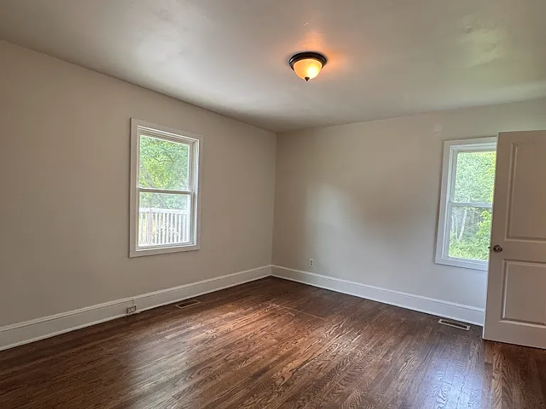 110 Stone Creek Dr — Photo 8