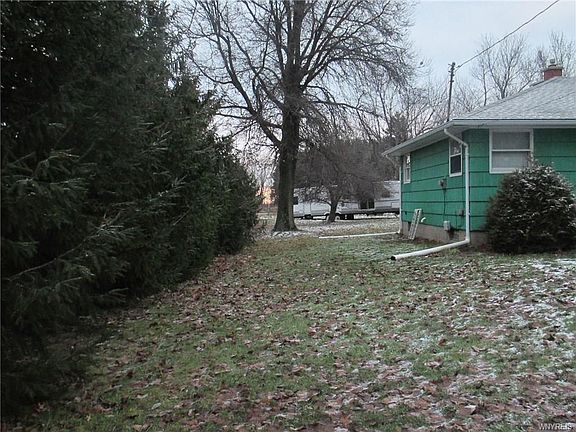 3rd image of 11954 Clinton St