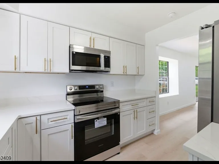 Daniel Ct — Photo 1