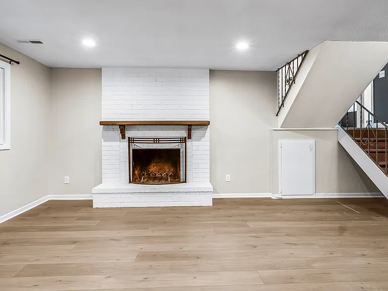 7416 Candlewood Dr N — Photo 4