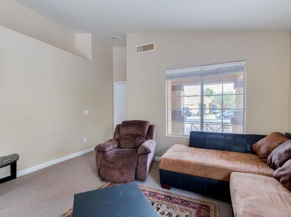 2463 E Springfield Pl