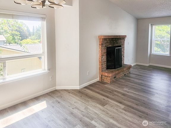 5th image of 12103 221st Avenue Ct E