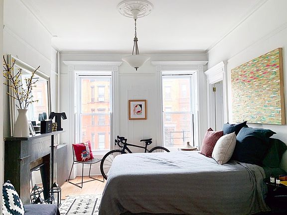 4th image of 698 De Graw St #2