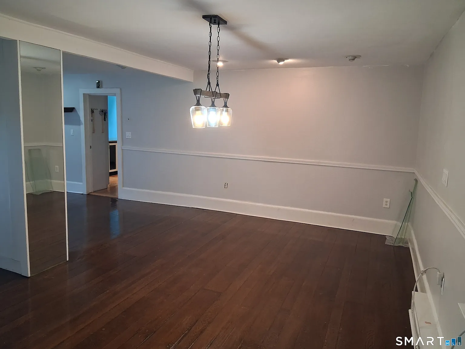 3 bed, 3.0 bath, 2200 sqft, $4,975 — Photo 4