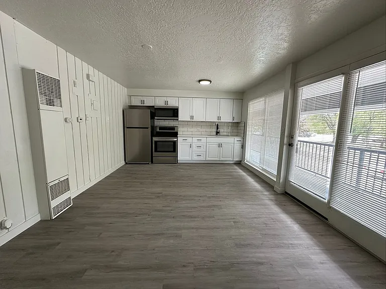 951 N Redwood Rd — Photo 5