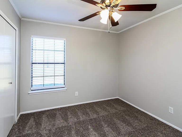 131 London Ln — Photo 12