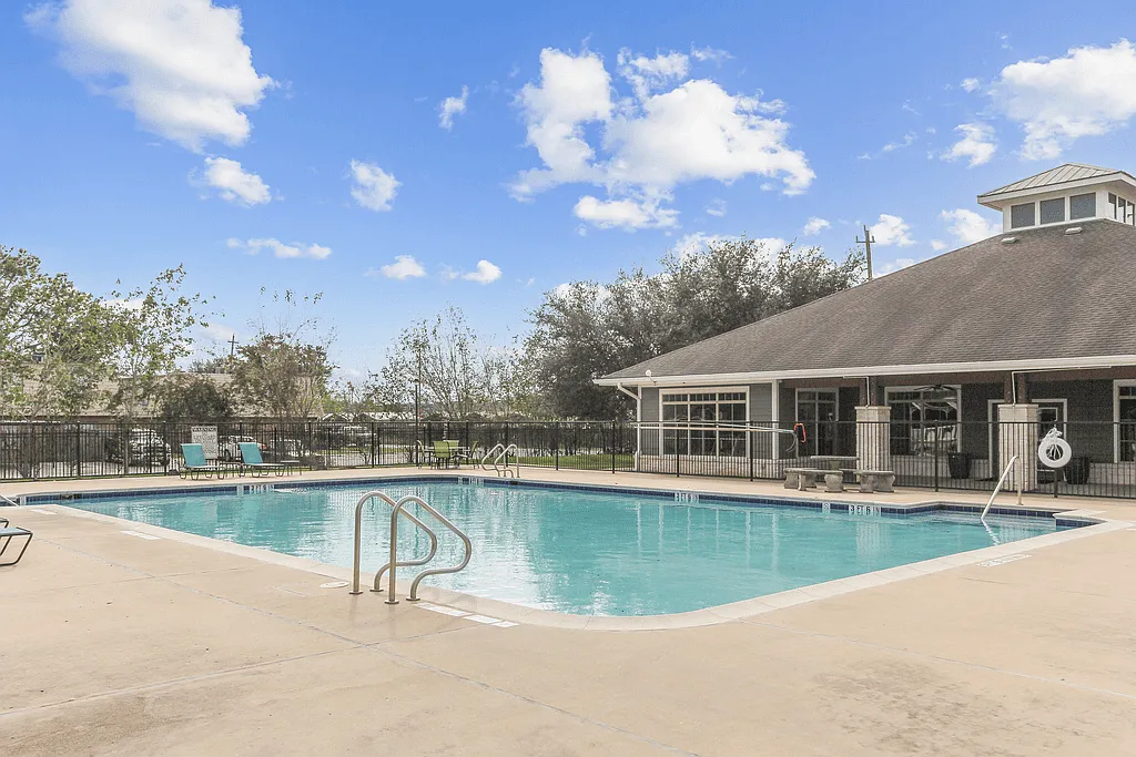 The Villas at Shaver Apartments — Photo 1
