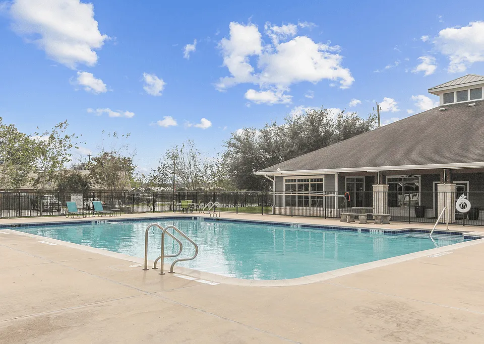 The Villas at Shaver Apartments