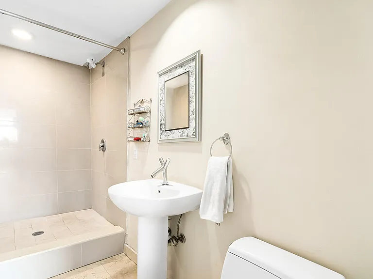 18911 Collins Ave #506 — Photo 39