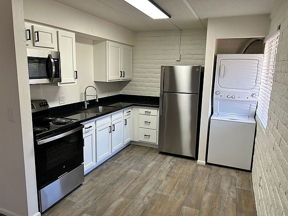 2nd image of 1250 E 10th St #1201