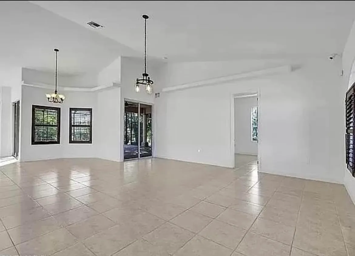 3 bed, 1992 sqft, $3,000 — Photo 4