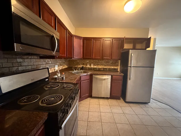 7 N Center St #3 — Photo 3