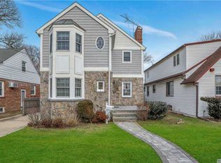 24 Linden St, Malverne, NY 11565