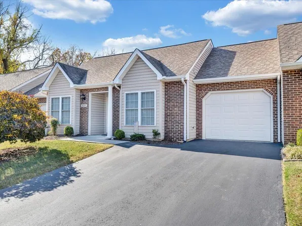 8637 S Bend Dr, Roanoke, VA 24019