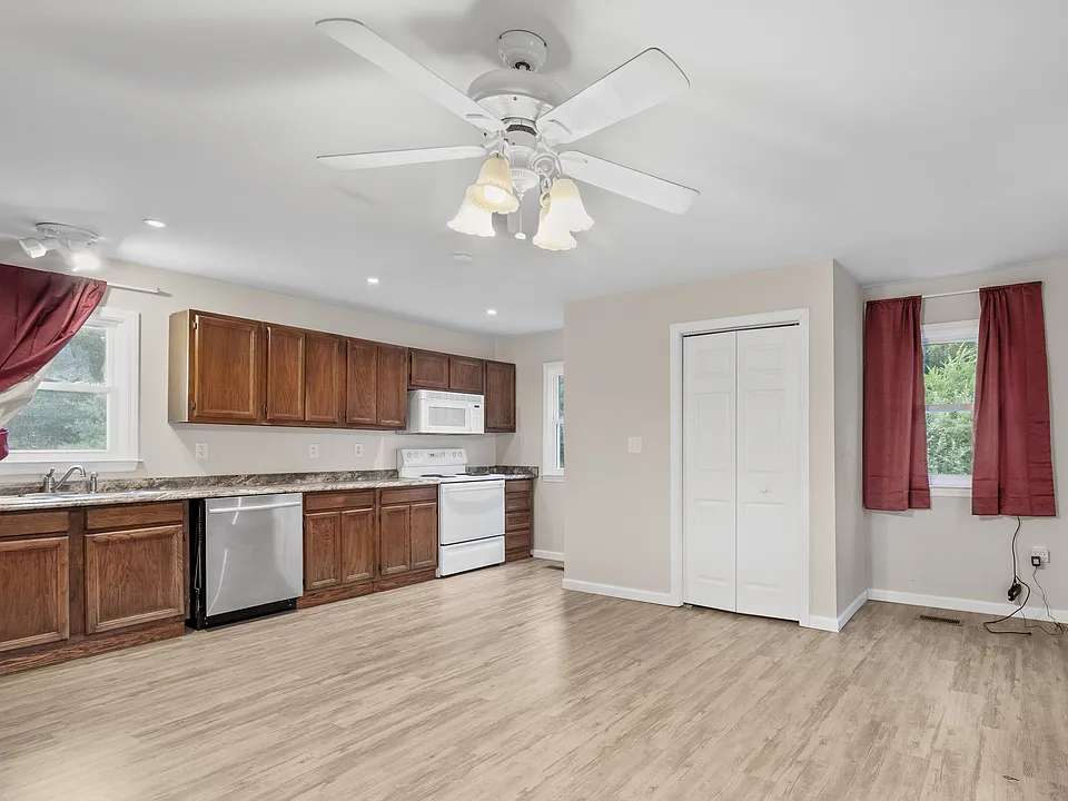 full kitchen