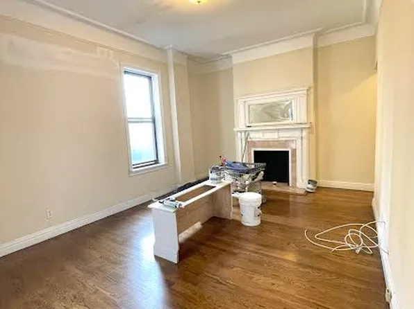 2350 Broadway image 2 of 12