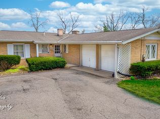 220 Indian Trl, Lake In The Hills, IL 60156