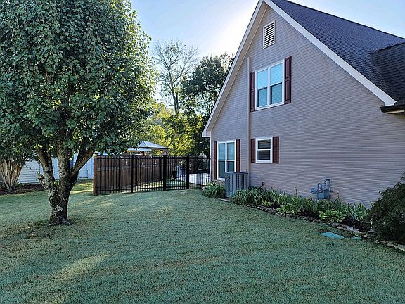 2nd image of 500 Cedar Glen Cir