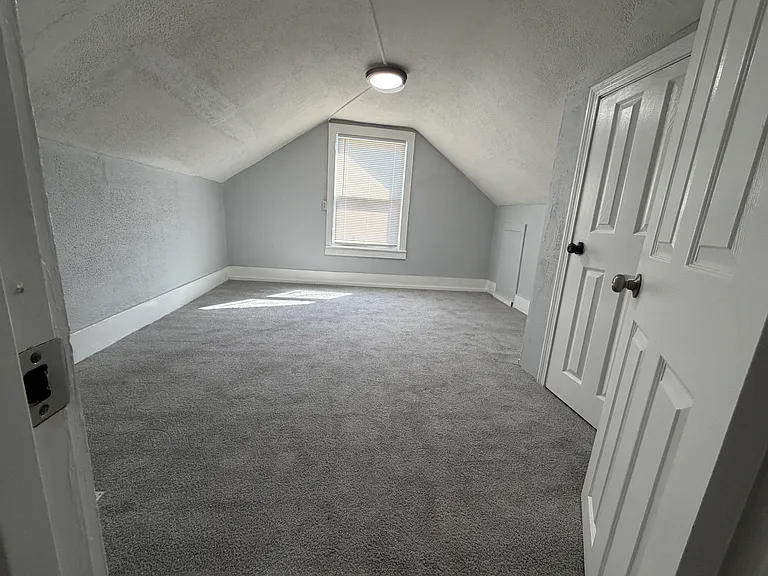 107 N Sanford St — Photo 20