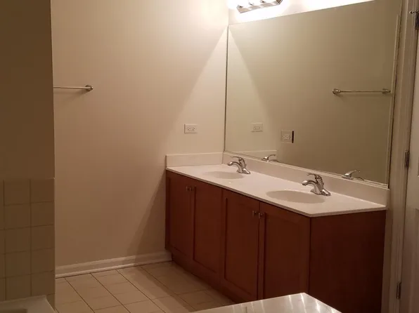 317 E 25th Pl #73C, Chicago, IL 60616