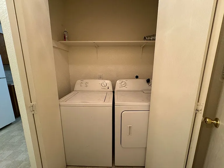 2005 Monte Carlo Ln — Photo 14