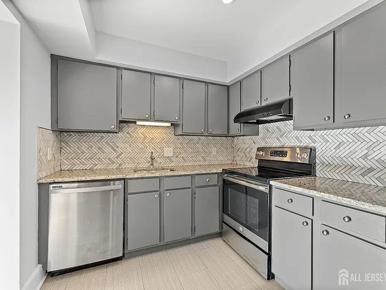 3226 Sayre Dr — Photo 8
