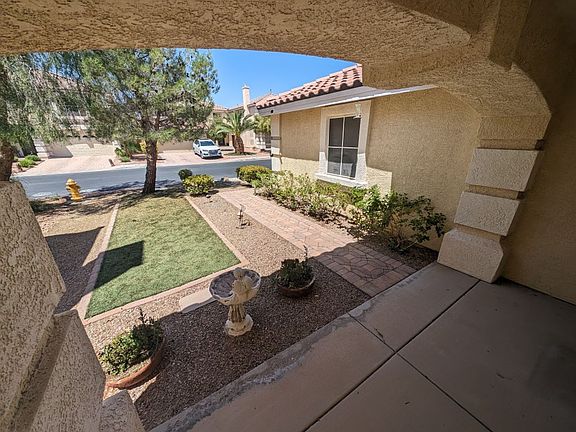 3rd image of 10900 Royal Highlands St