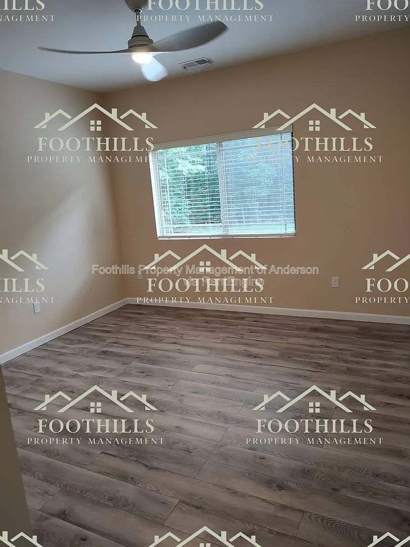 3 bed, 2.0 bath, 1400 sqft, $1,595 — Photo 3