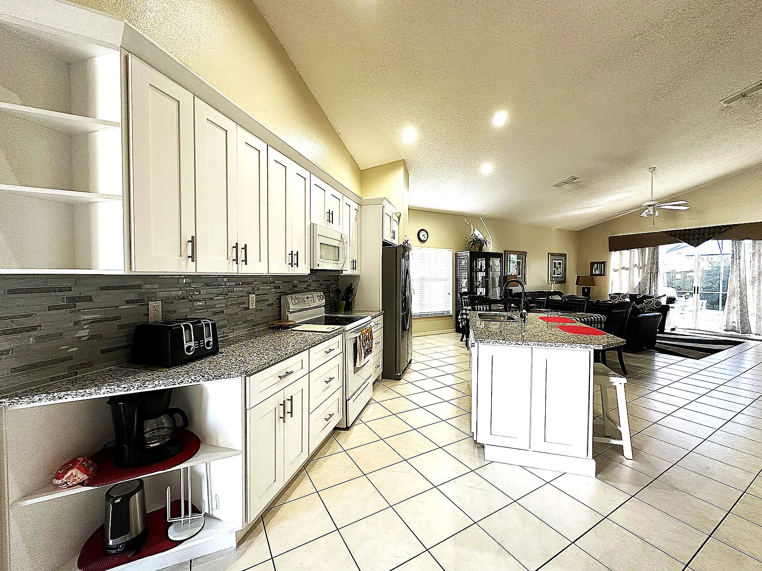 16724 Rolling Green Dr — Photo 4