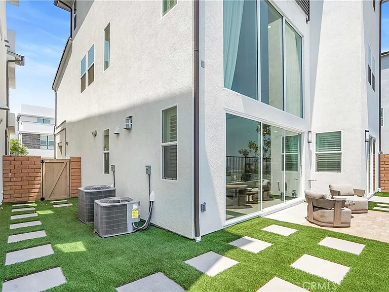 745 Aldea Dr — Photo 32