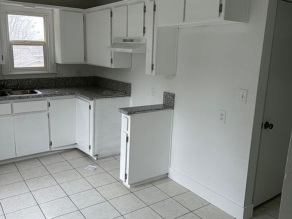 3rd image of 1601 21st Ave APT 5