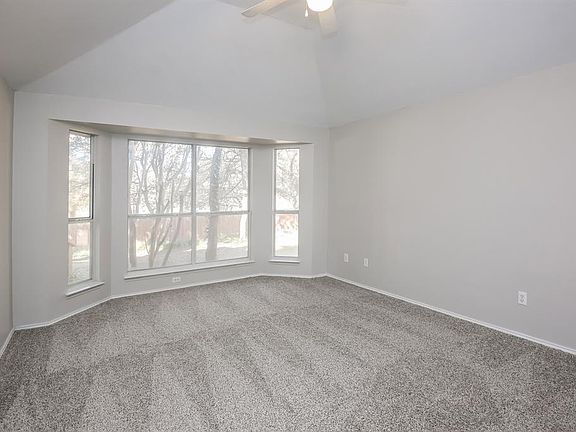 4th image of 2913 Post Oak Ln