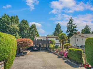 955 Tattersall Dr, Saanich, BC V8X2X1