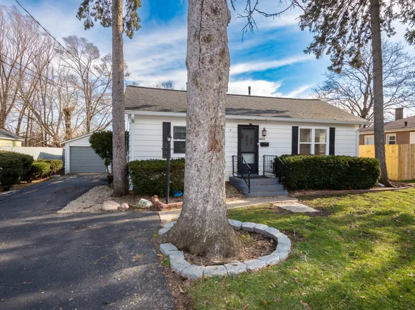 1013 Bishop St, Antioch, IL 60002